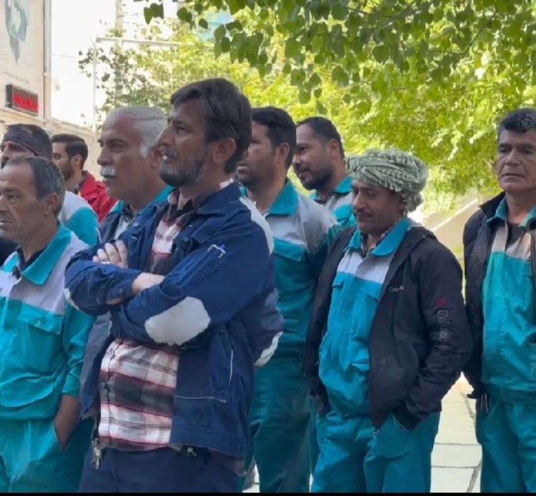 تجمع کارکنان شهرداری ساوه در حمایت از غزه