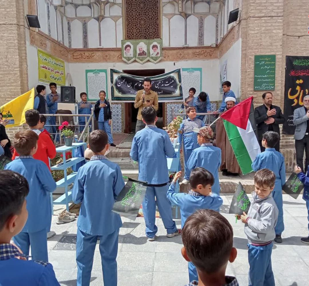 عزاداری دانشآموزان در سوگ شهادت امام صادق (ع)