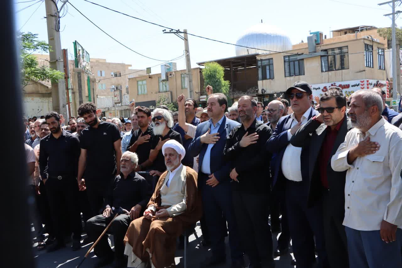وداع تاریخی ساوجی‌ها با فرزند شهیدشان