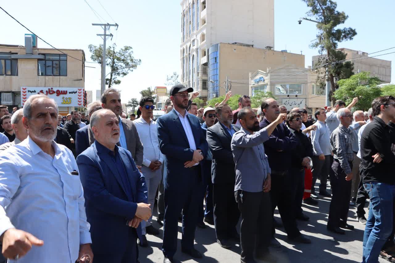 وداع تاریخی ساوجی‌ها با فرزند شهیدشان