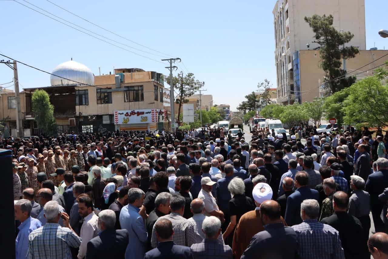 وداع تاریخی ساوجی‌ها با فرزند شهیدشان