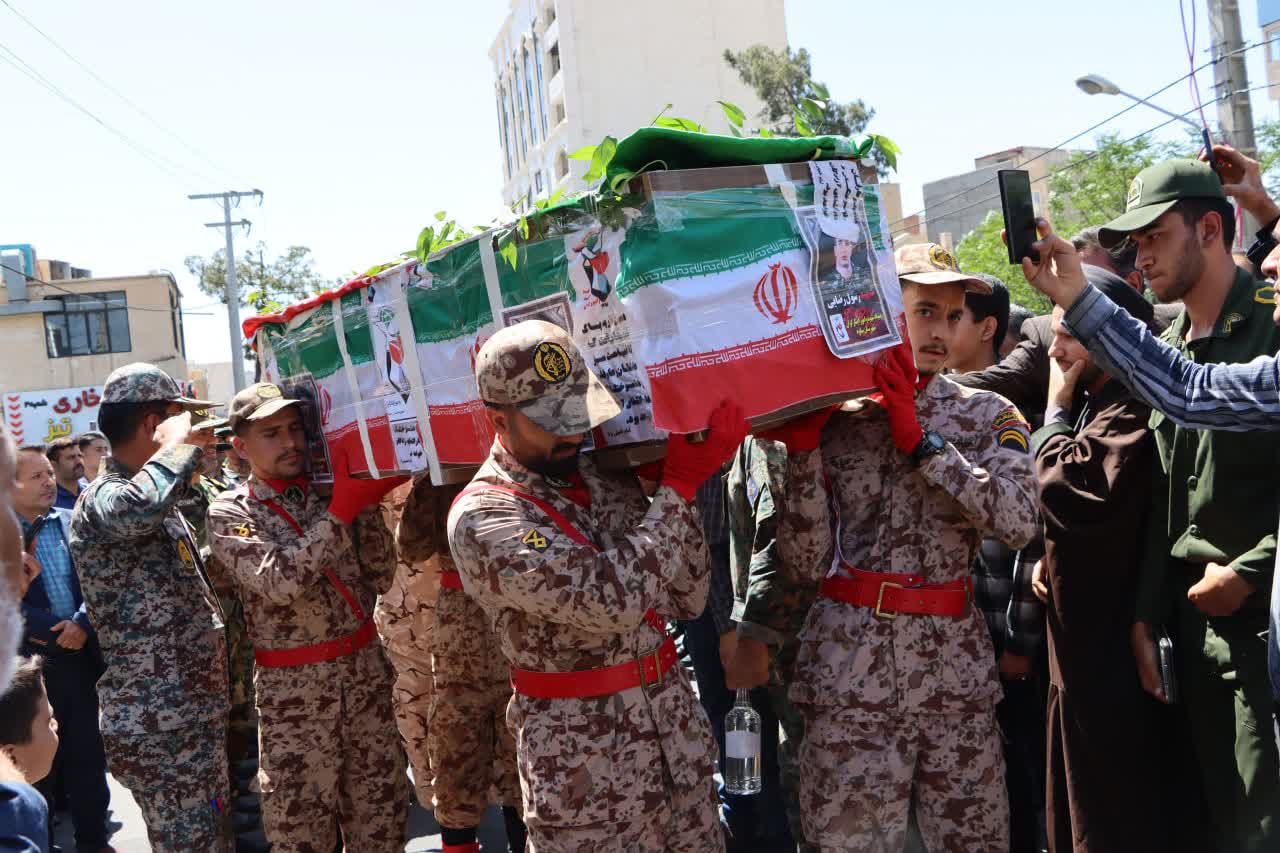 وداع تاریخی ساوجی‌ها با فرزند شهیدشان