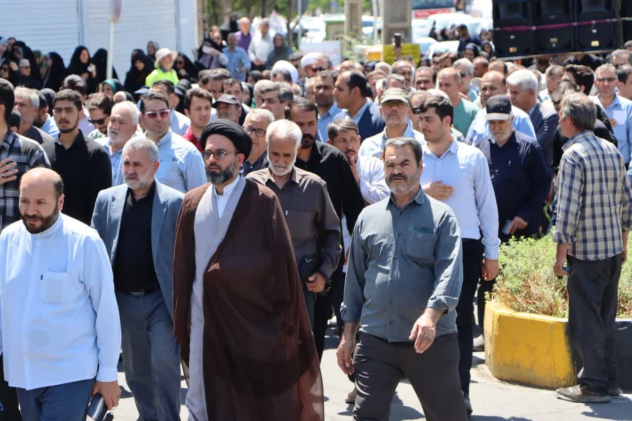 وداع تاریخی ساوجی‌ها با فرزند شهیدشان