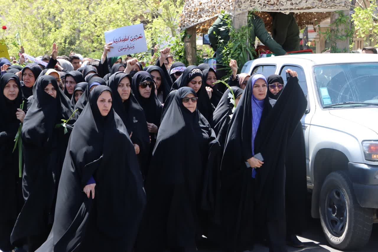 وداع تاریخی ساوجی‌ها با فرزند شهیدشان