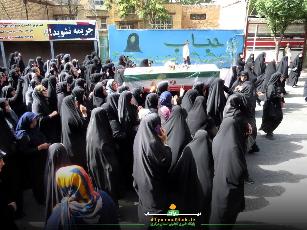 تشییع پیکر ۳ شهید در دلیجان