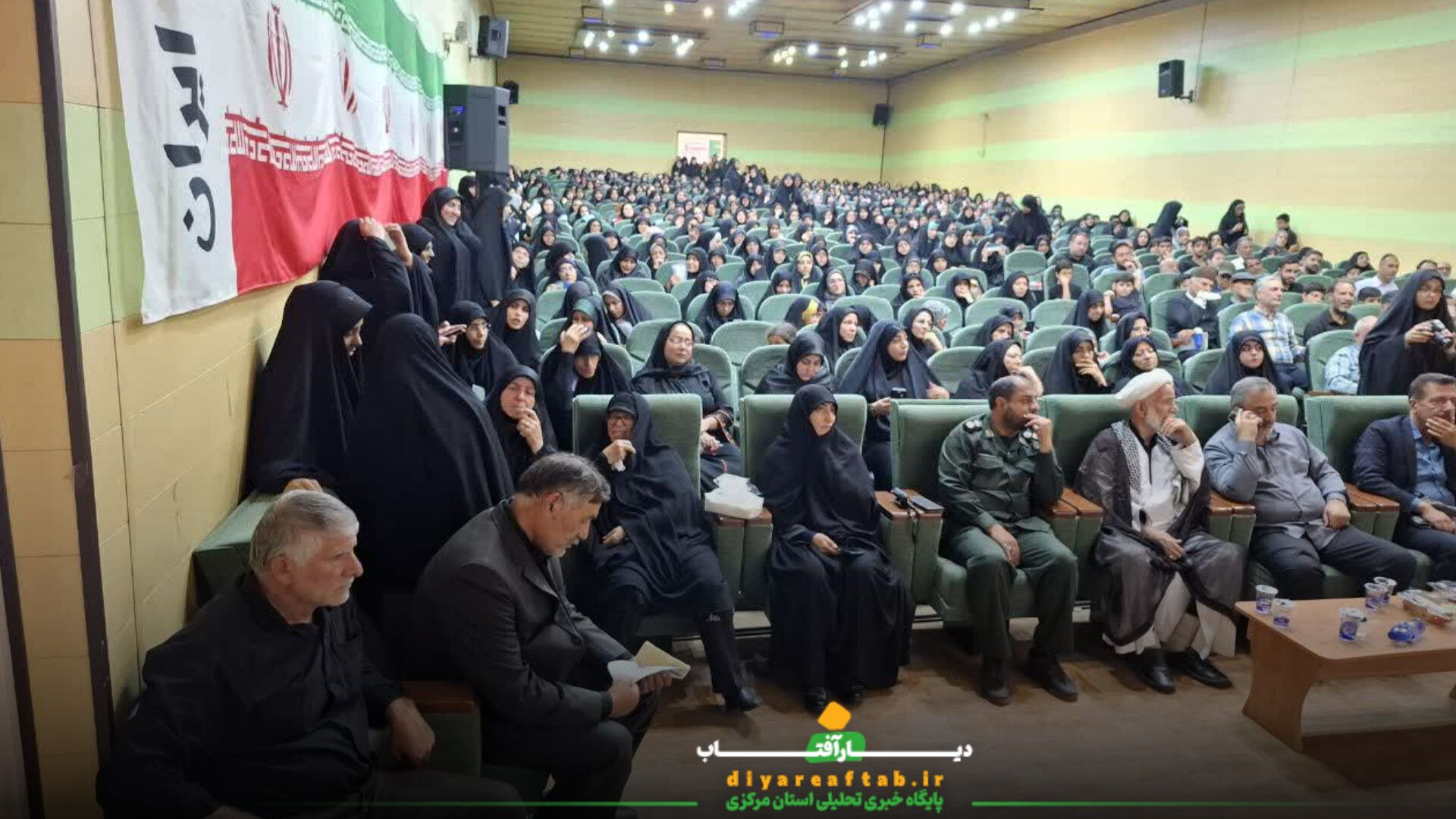 آئین رونمایی کتاب (وقتی که می‌رسند پسرها، یکی‌یکی)
