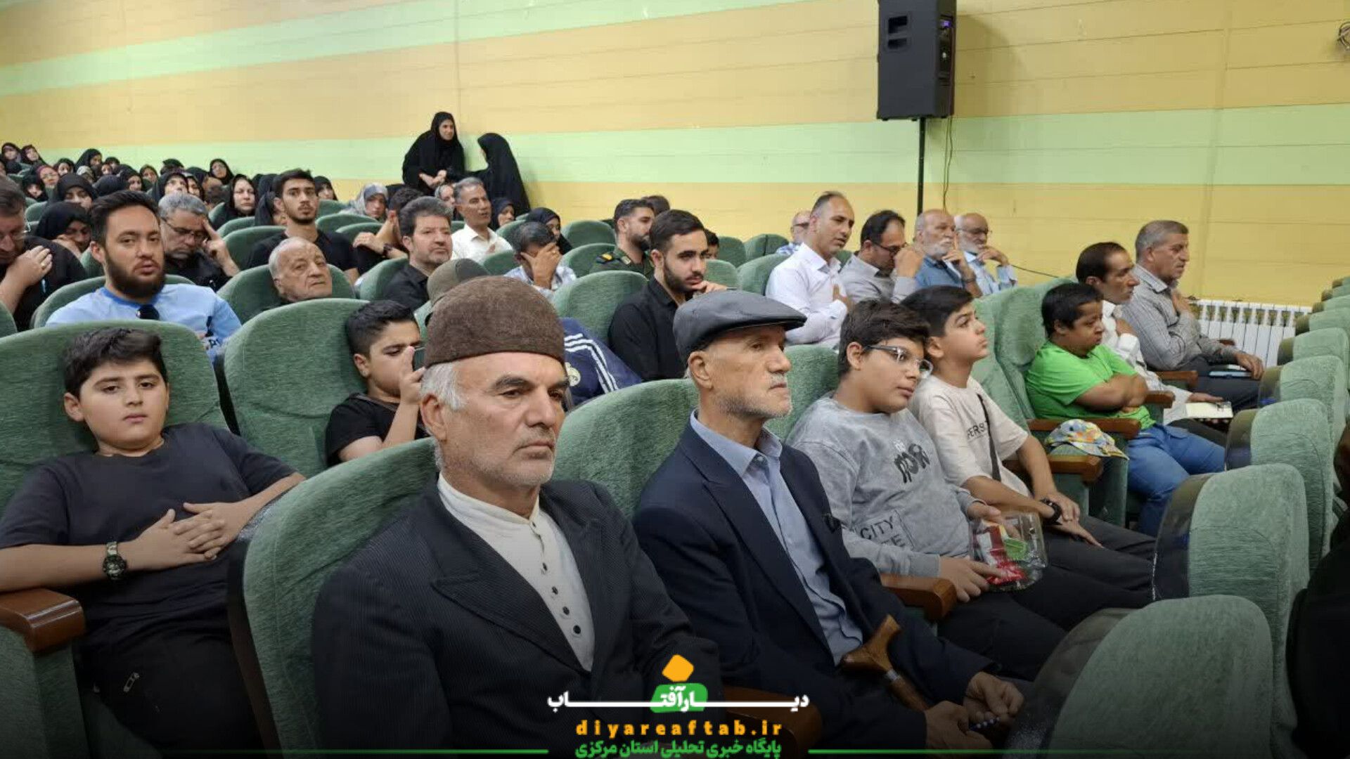 آئین رونمایی کتاب (وقتی که می‌رسند پسرها، یکی‌یکی)