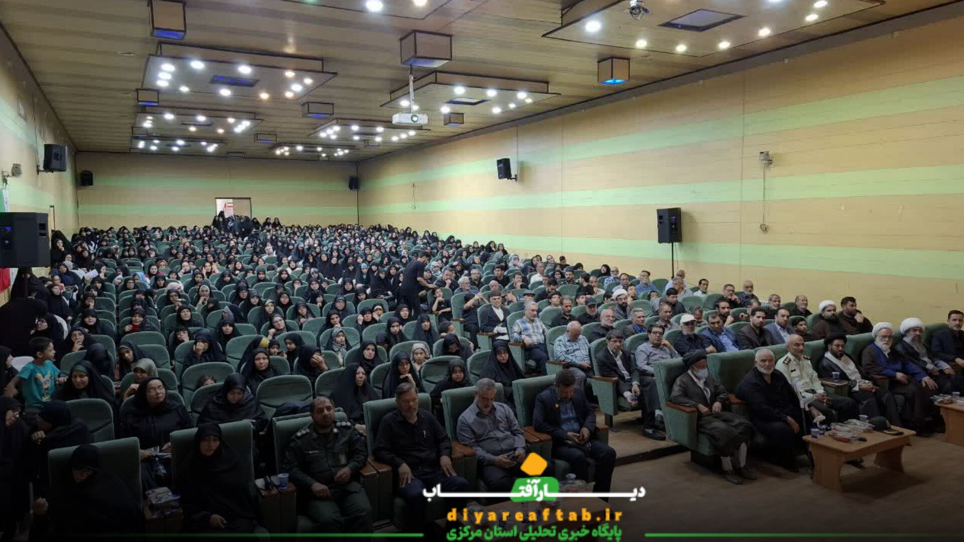 آئین رونمایی کتاب (وقتی که می‌رسند پسرها، یکی‌یکی)