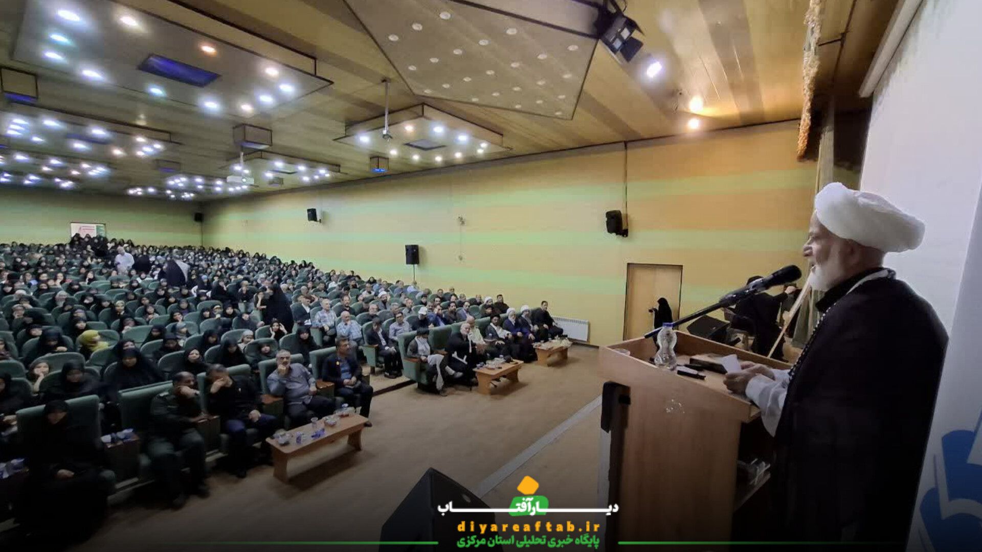 آئین رونمایی کتاب (وقتی که می‌رسند پسرها، یکی‌یکی)