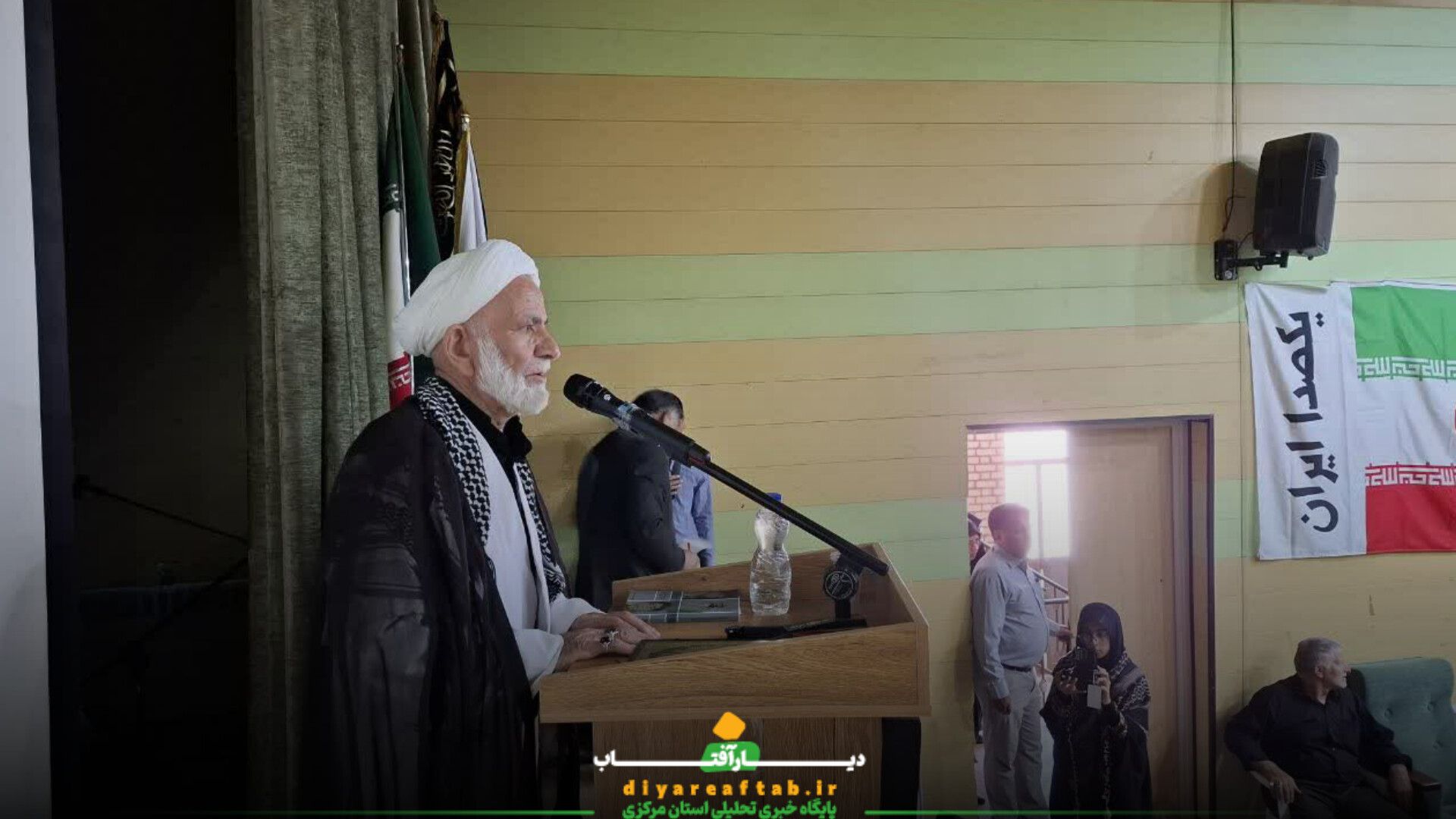 آئین رونمایی کتاب (وقتی که می‌رسند پسرها، یکی‌یکی)