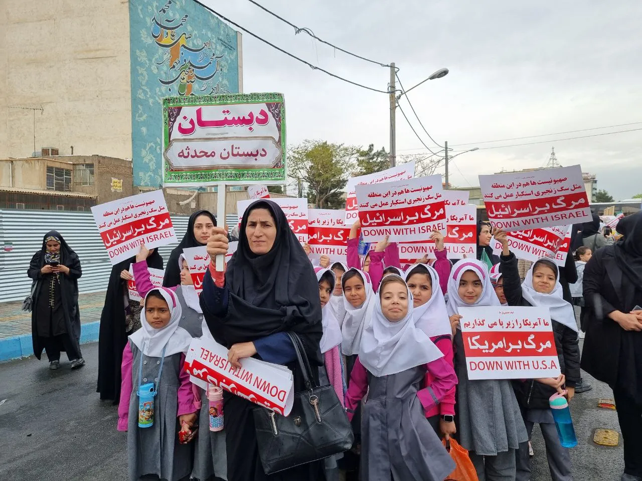 راهپیمایی ۱۳ آبان در ساوه