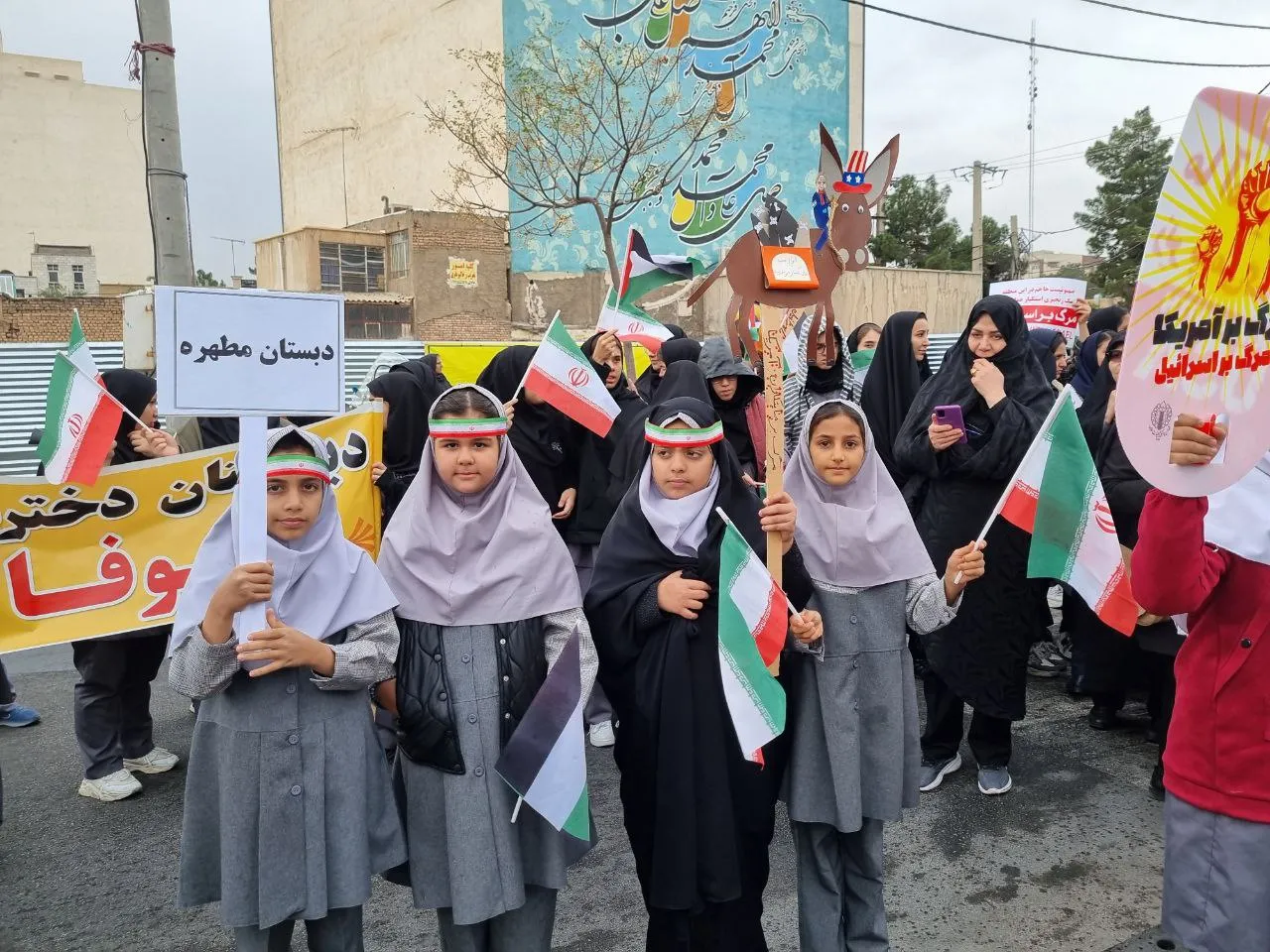 راهپیمایی ۱۳ آبان در ساوه