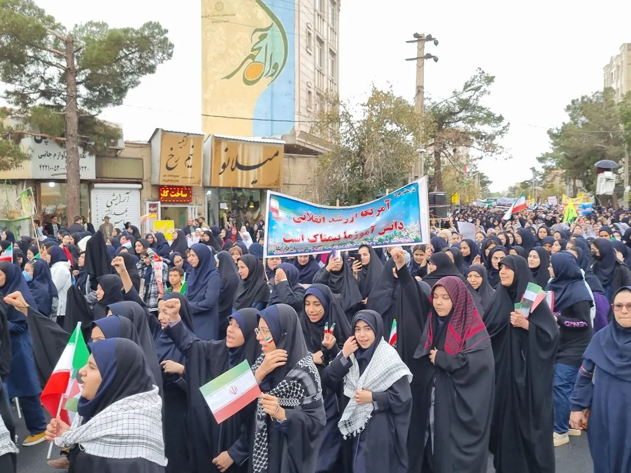 راهپیمایی ۱۳ آبان در ساوه