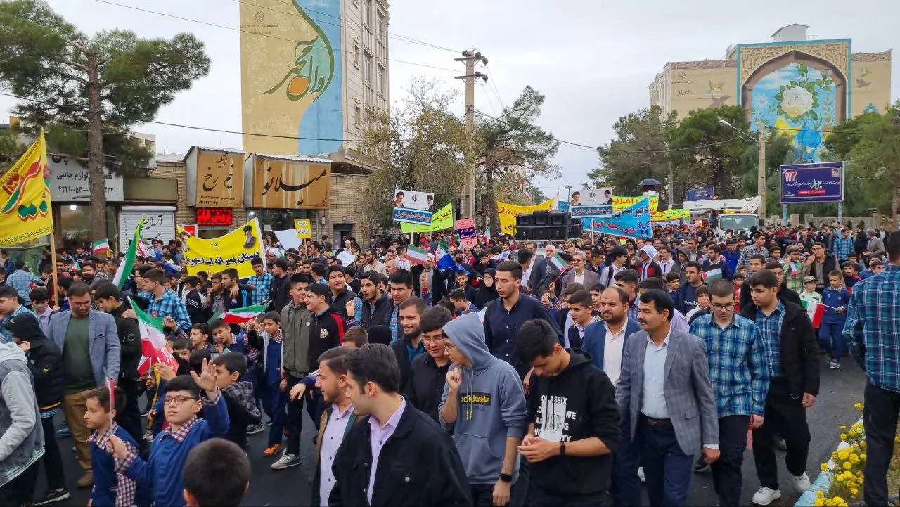 راهپیمایی ۱۳ آبان در ساوه