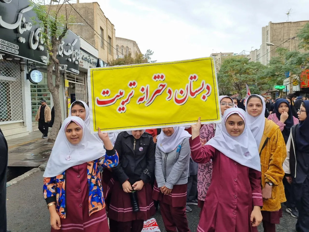 راهپیمایی ۱۳ آبان در ساوه