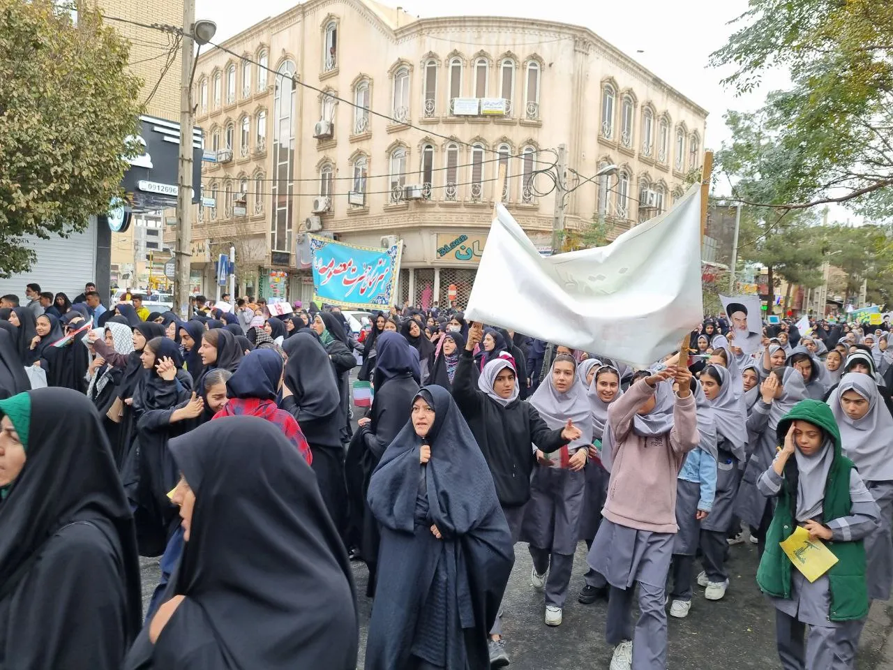 راهپیمایی ۱۳ آبان در ساوه