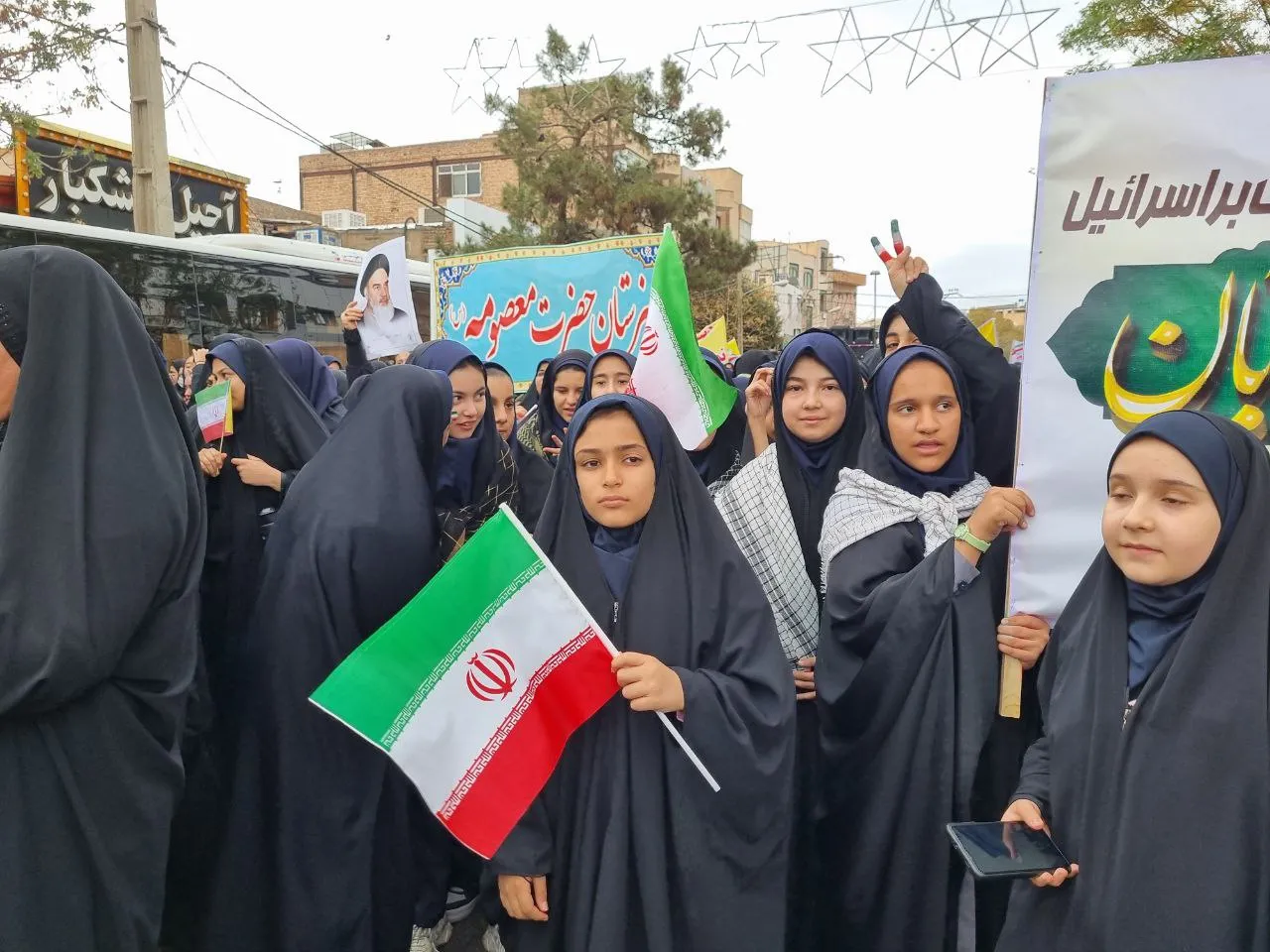 راهپیمایی ۱۳ آبان در ساوه