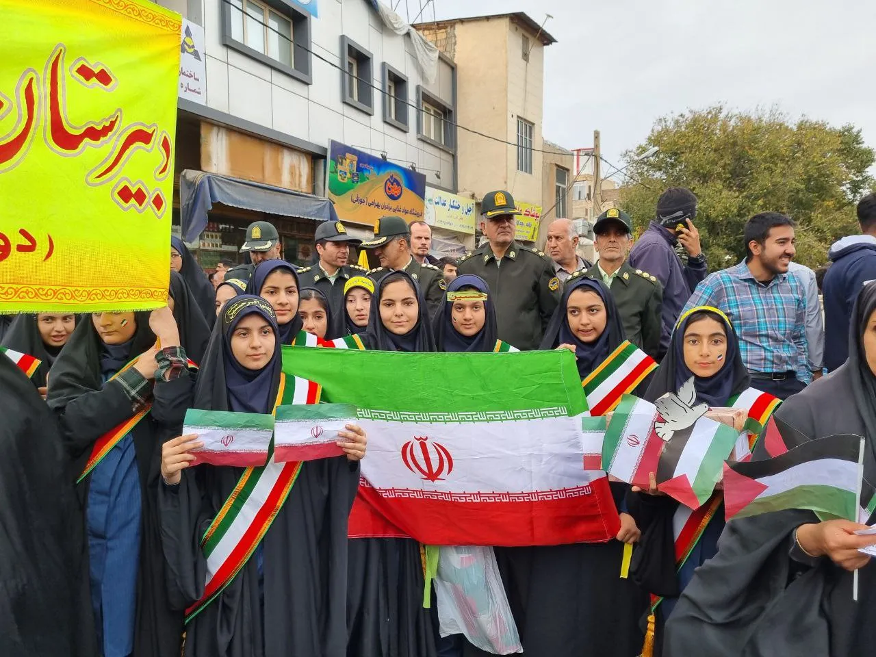 راهپیمایی ۱۳ آبان در ساوه