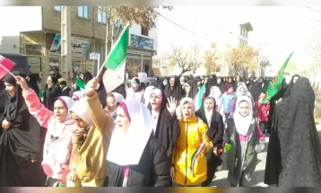 حضور گسترده مردم خنداب در راهپیمایی22 بهمن