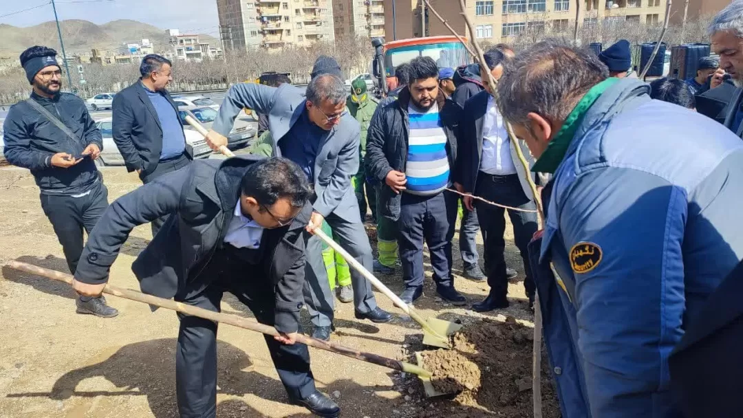 مراسم درختکاری در منطقه گردشگری نورالشهدا اراک