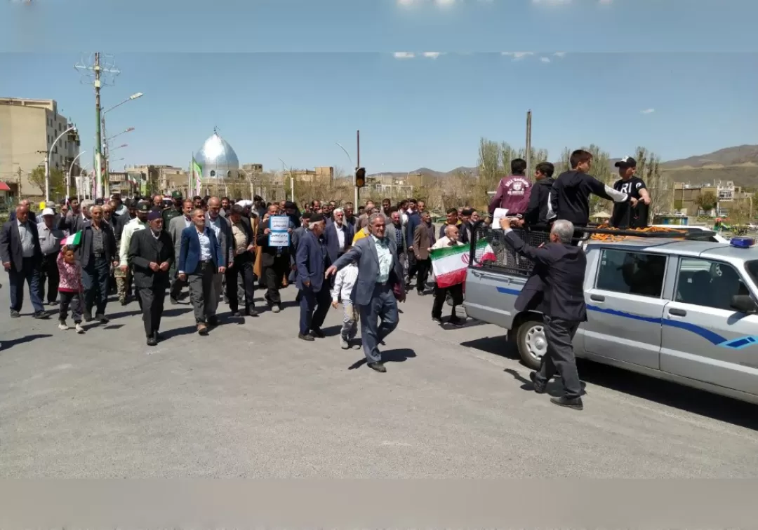 راهپیمایی مردم خنداب در حمایت از «وعده صادق»