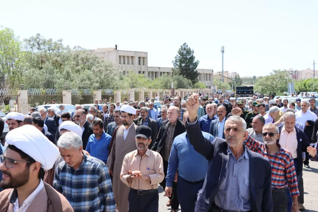 راهپیمایی نمازگزاران ساوجی در حمایت از «وعده صادق»