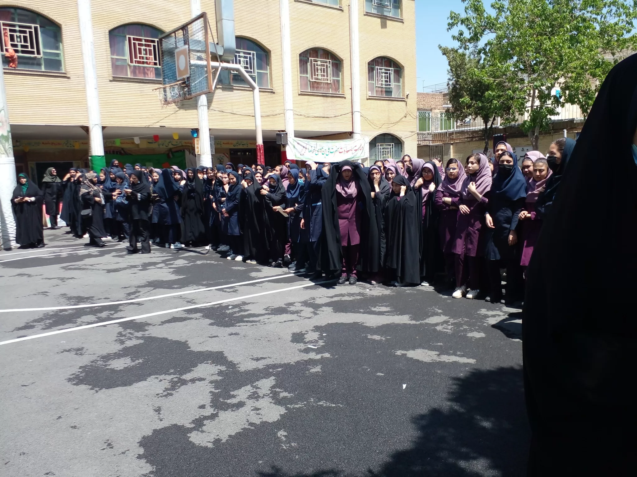 پرچم متبرک رضوی میهمان مدرسه فدک