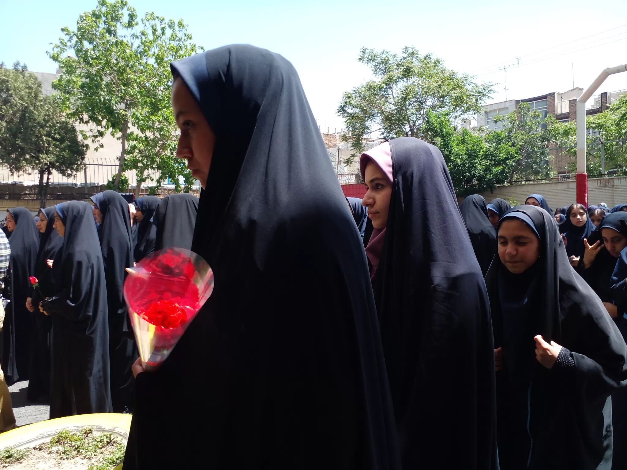 پرچم متبرک رضوی میهمان مدرسه فدک