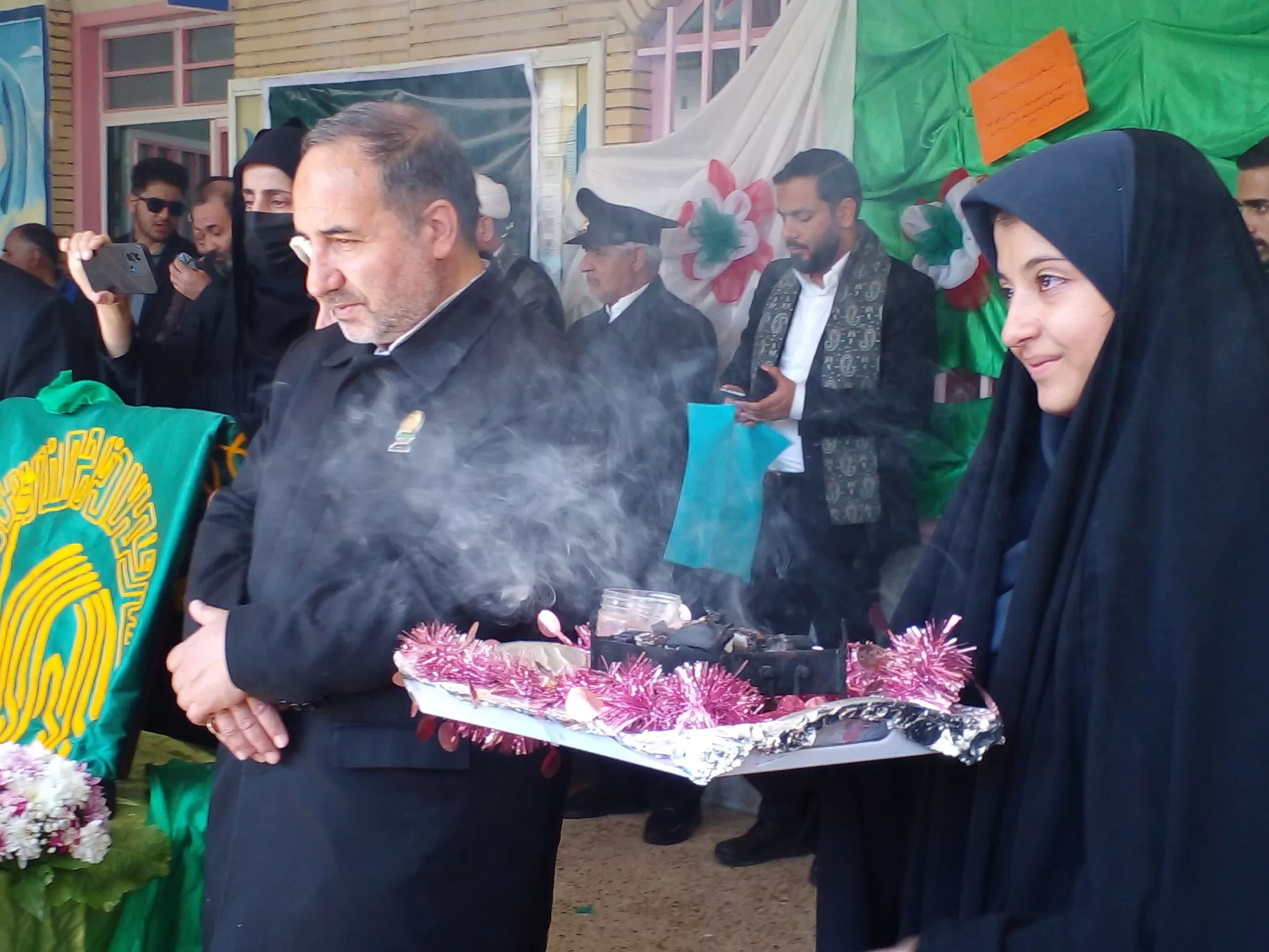 پرچم متبرک رضوی میهمان مدرسه فدک