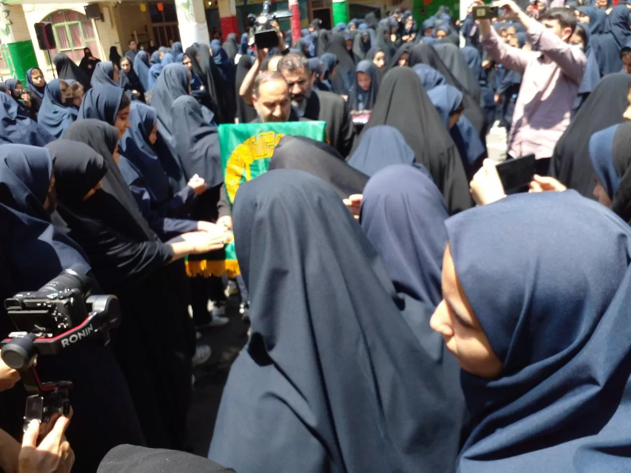 پرچم متبرک رضوی میهمان مدرسه فدک