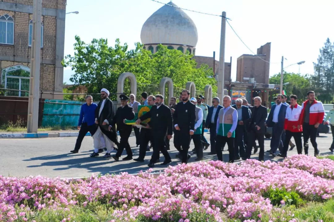 کاروان زیر سایه خورشید در دلیجان