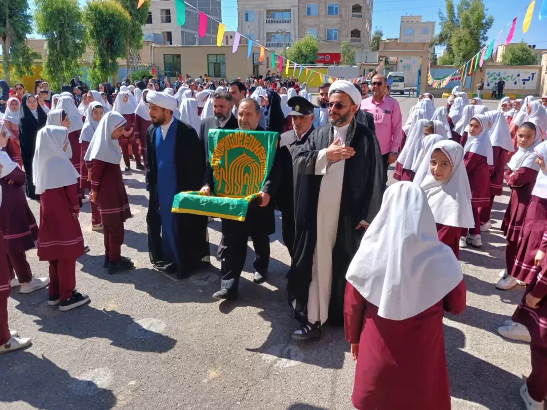 کاروان «زیر سایه خورشید» وارد ساوه شد