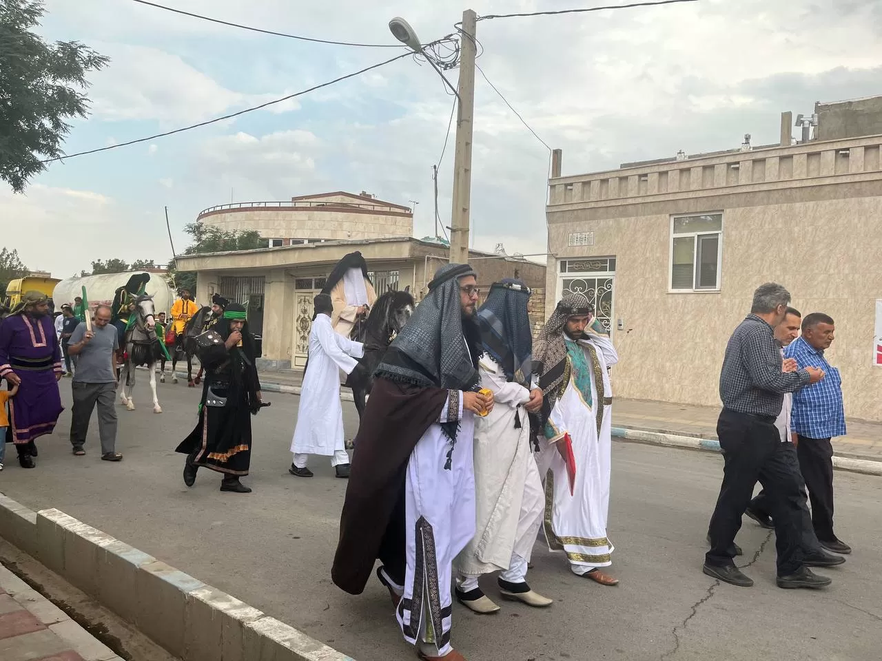 مراسم بازسازی واقعه غدیر در آسیابک برگزار شد