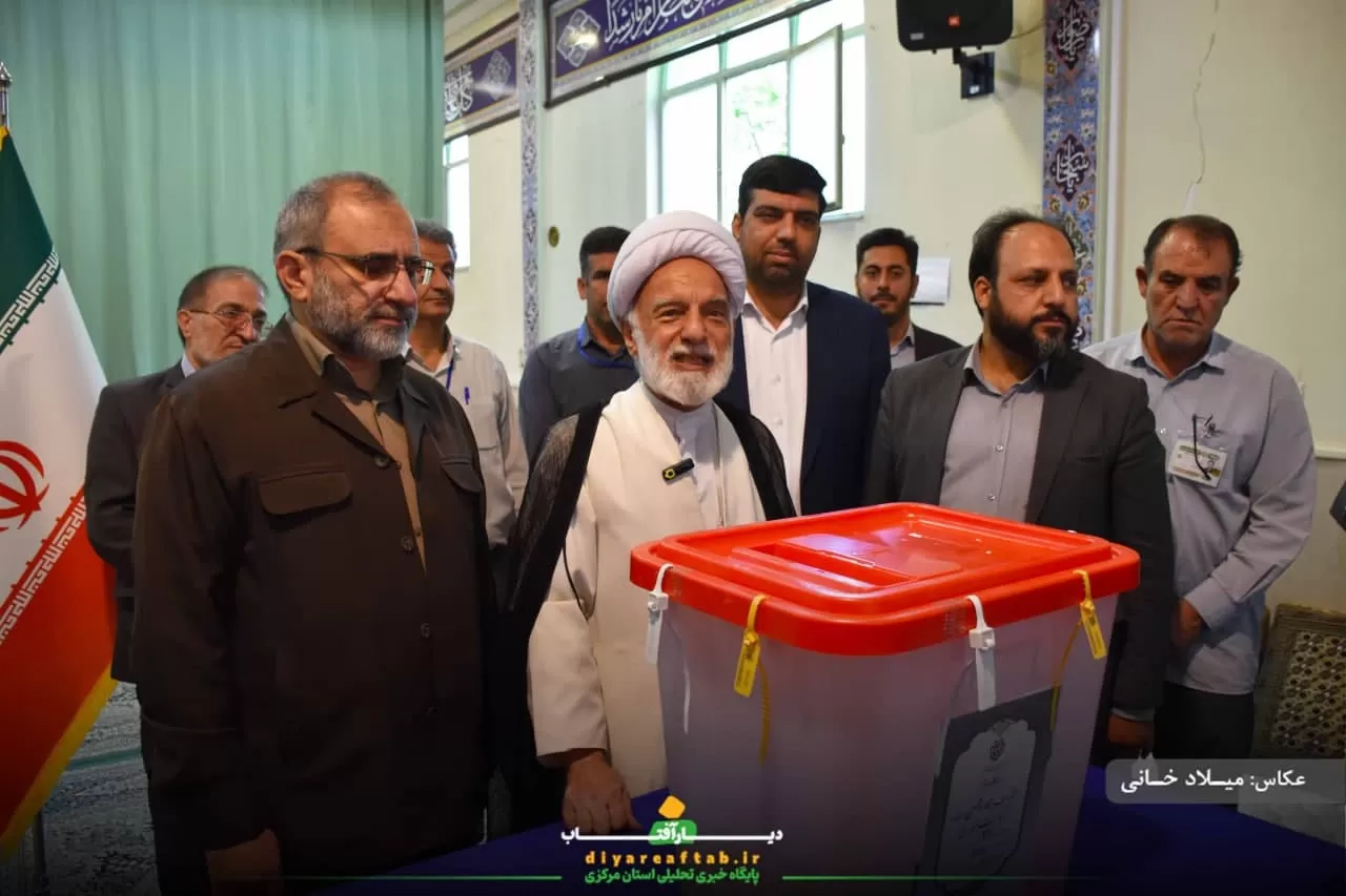 نماینده ولی‌فقیه در استان مرکزی رأی داد