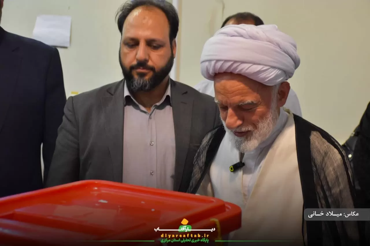 نماینده ولی‌فقیه در استان مرکزی رأی داد