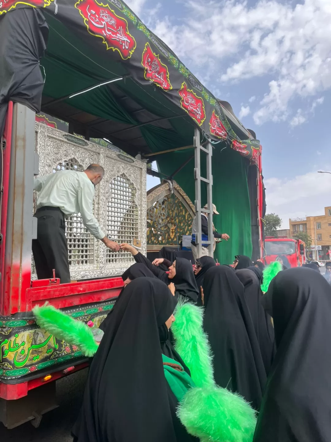زرندیه میزبان ضریح سرداب امام زمان(عج) شد.