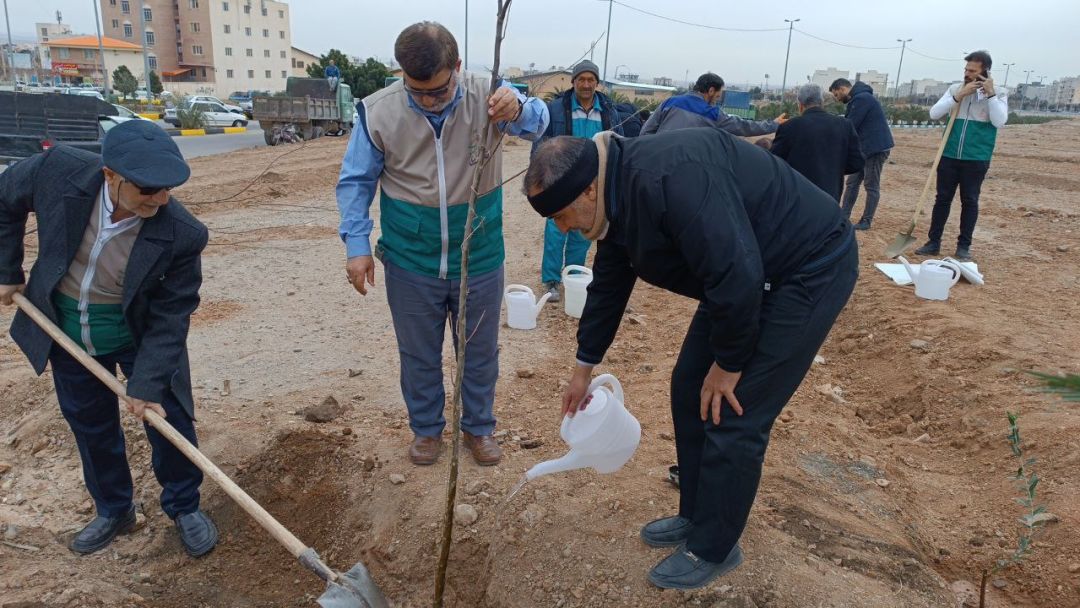 آئین روز درختکاری در ساوه برگزار شد