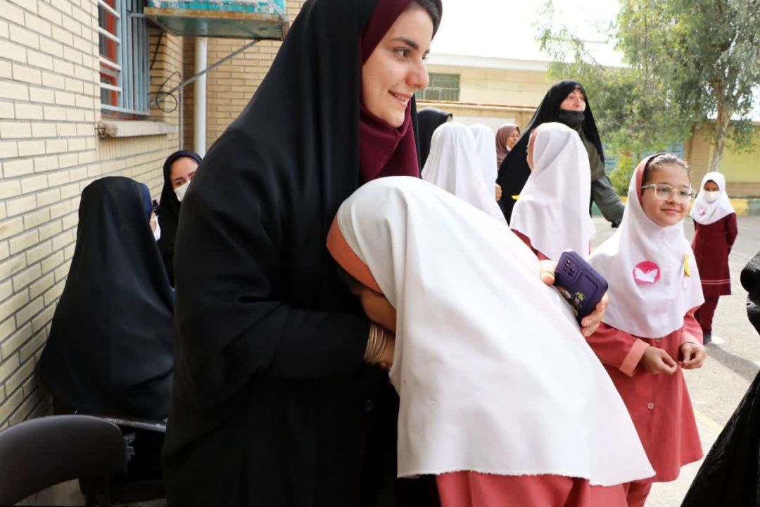 زنگ «سپاس معلم» در ساوه به صدا درآمد