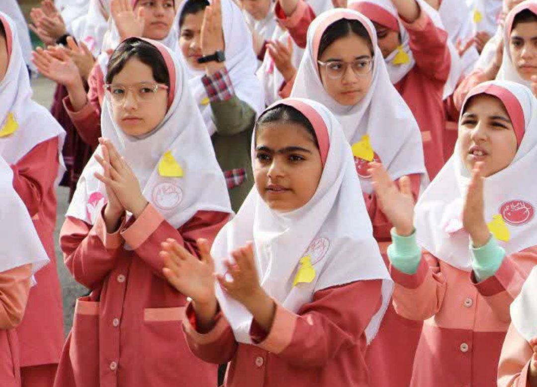 زنگ «سپاس معلم» در ساوه به صدا درآمد