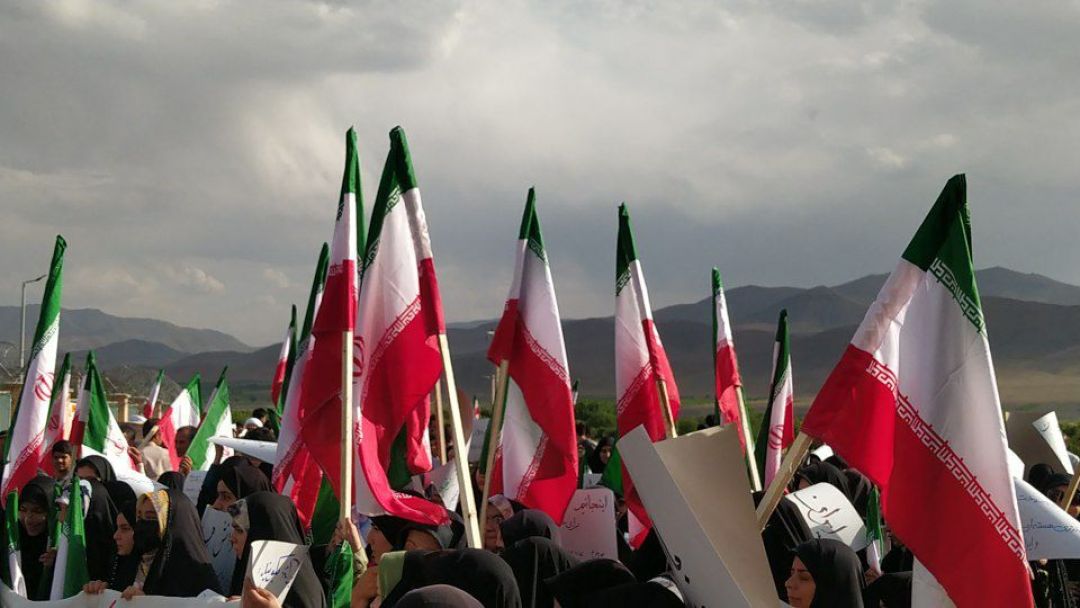 تجمع دانشجویان در حمایت از فناوری هسته‌ای