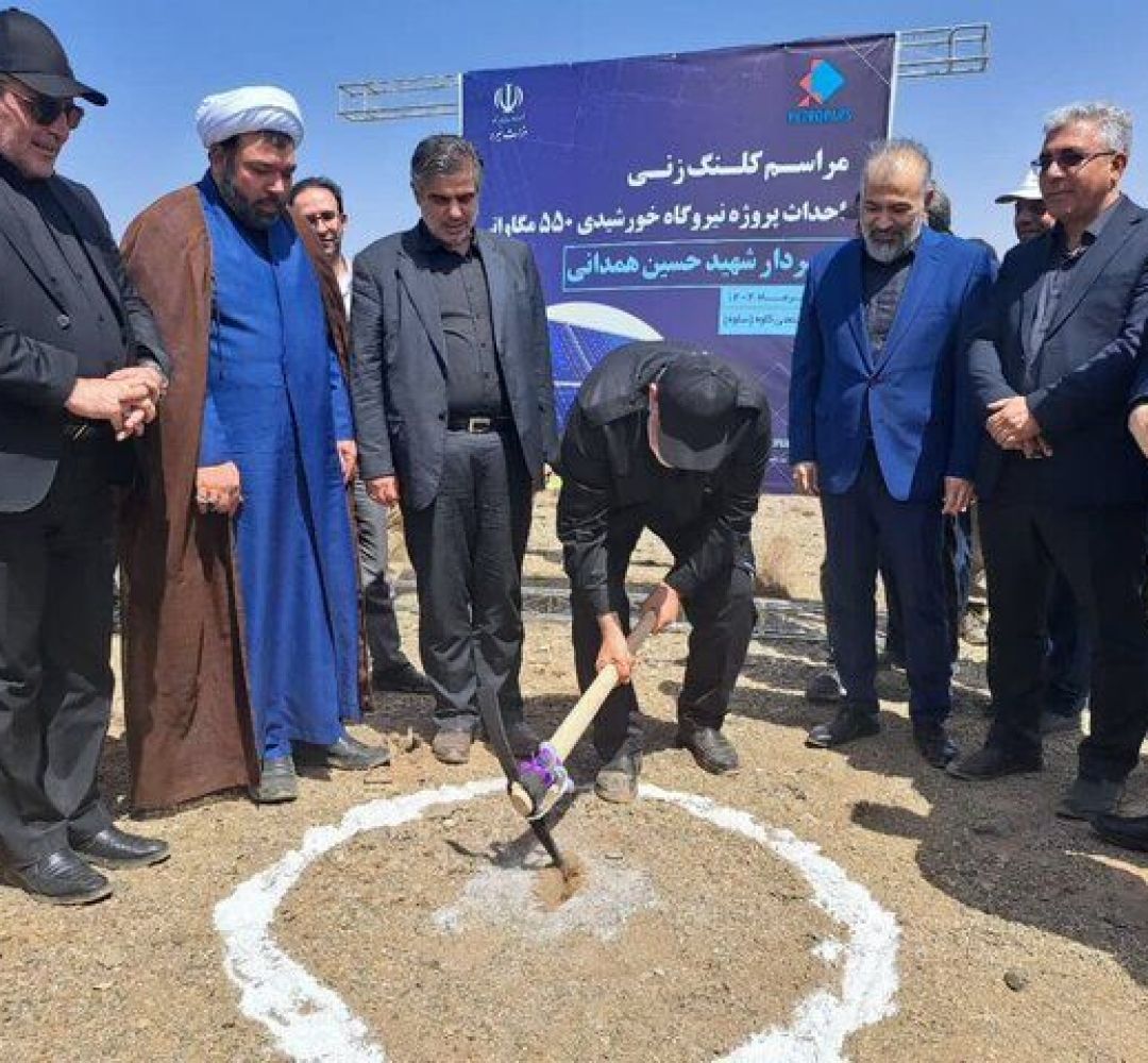 آئین کلنگزنی بزرگترین نیروگاه خورشیدی کشور در ساوه
